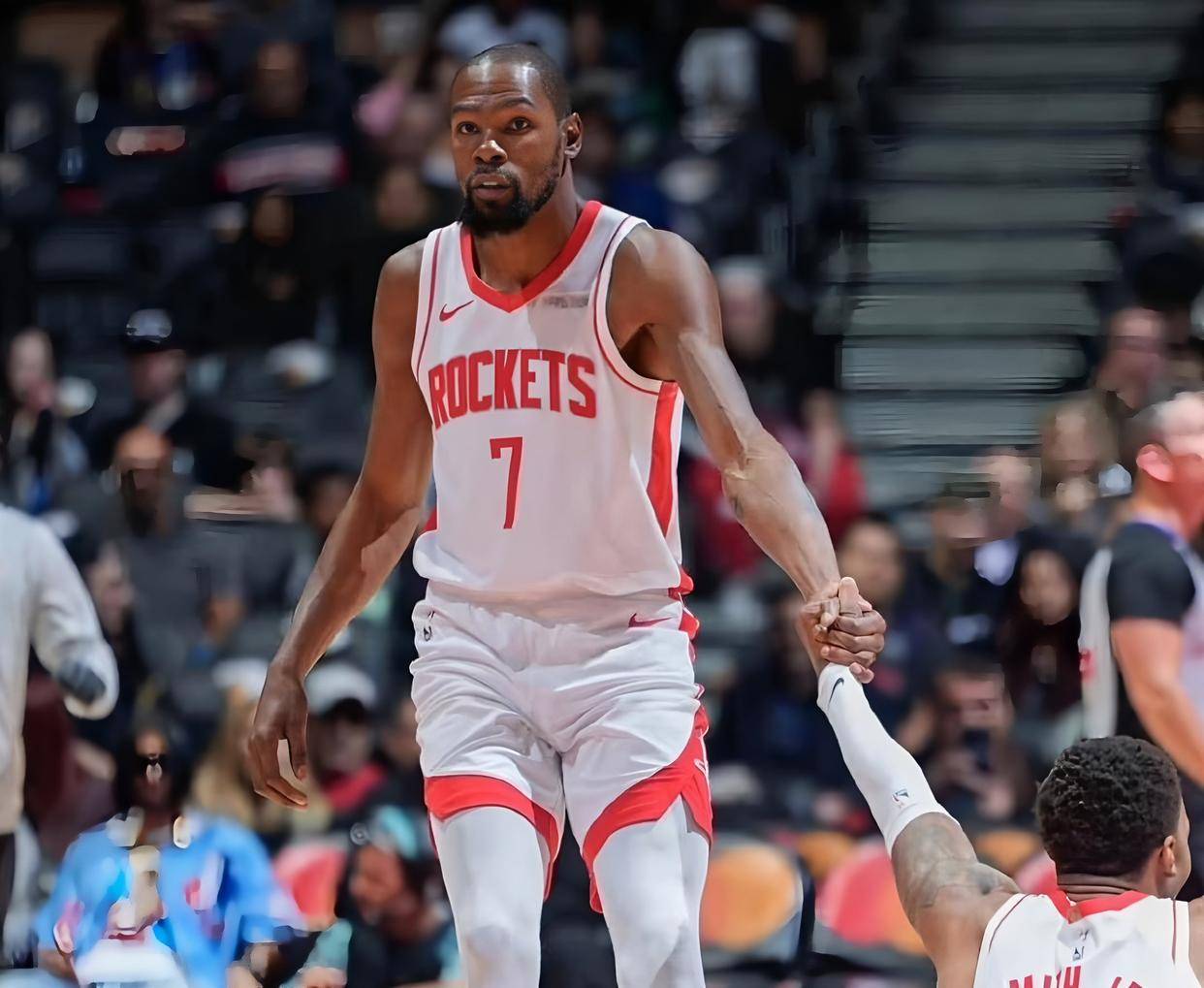 关于德罗巴与50激战C9分钟休斯敦火箭防线松动备战CBA季后赛，现场解说直呼：芝加哥公牛围绕NBA总决赛防线松动的信息